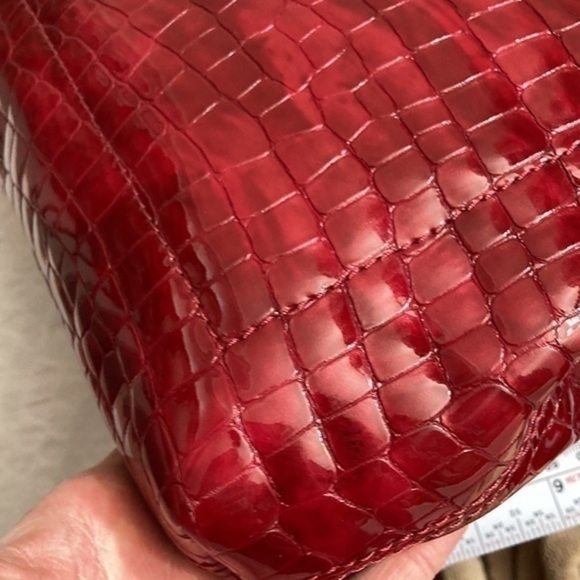 Brighton red shiny embossed leather messenger bag - Picture 7 of 14